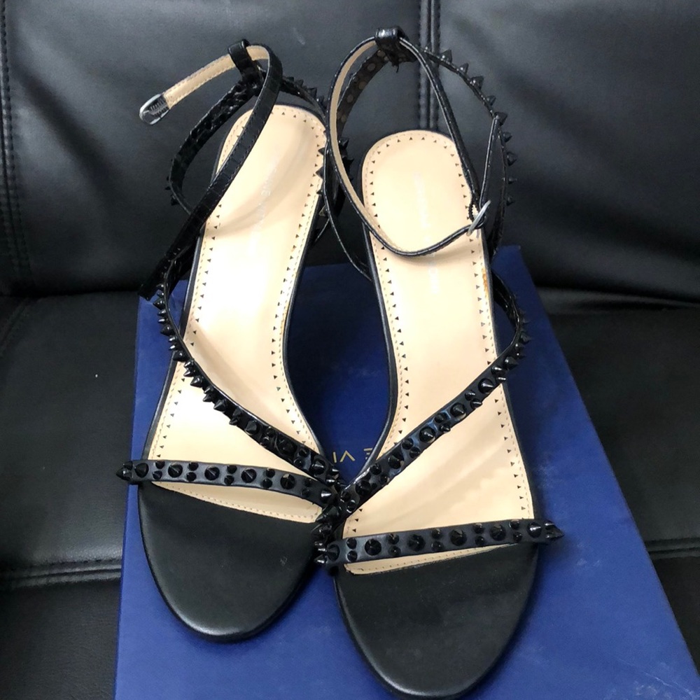 Adrienne Vittadini Glow 4 Sandals in Black